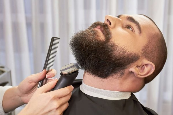 Maîtrisez l'art de tailler la barbe à la maison