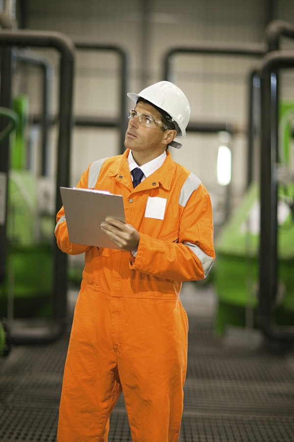 Pourquoi porter une combinaison de travail : sécurité et confort